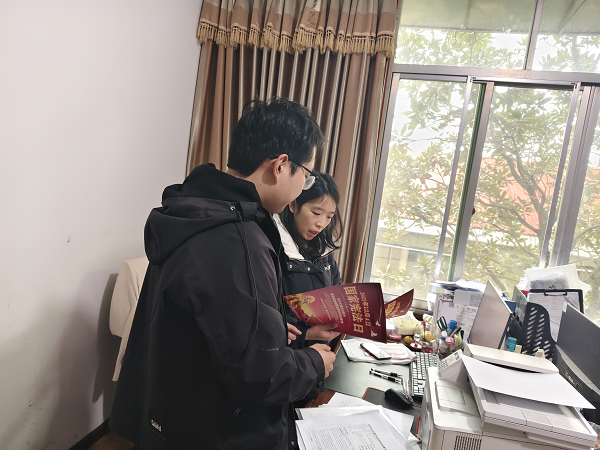 科技賦能法治，服務(wù)惠企便民——雙清區(qū)科工信局開展2025年‘政務(wù)公開主題日’暨‘12·4’國家憲法日系列宣傳活動
